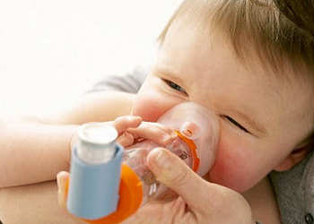 Симптомы бронхиальной астмы у ребенка, лечение, первая помощь при приступах