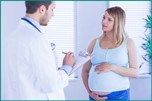Беременная на приеме у гинеколога