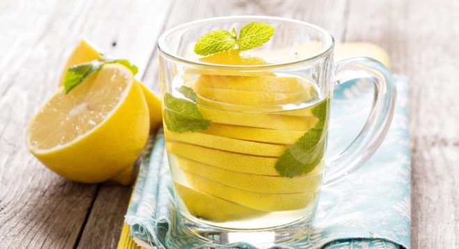 Пить воду с лимоном