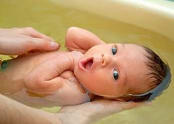 Как заварить череду для купания новорожденных и правила приготовления воды для ванн